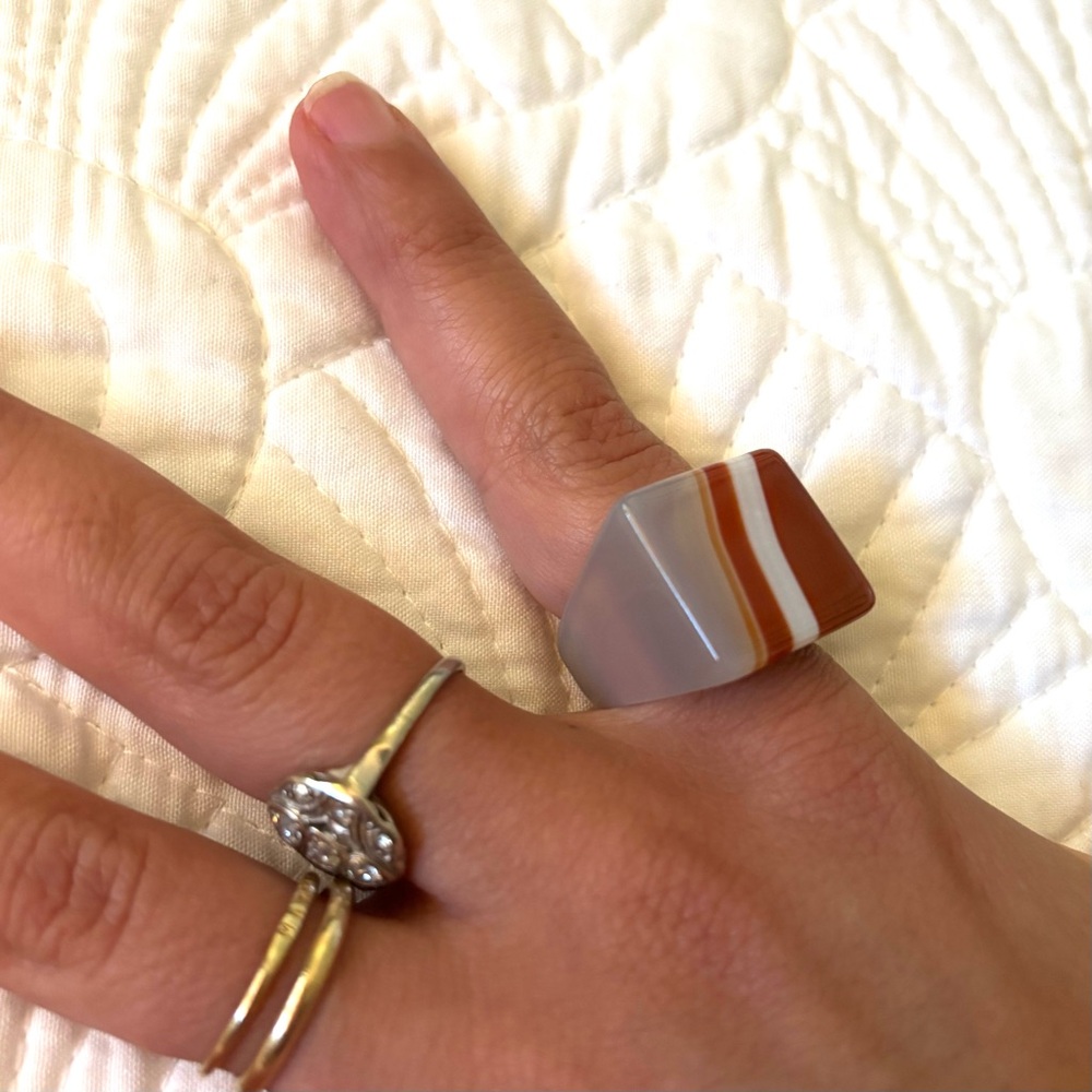 Vintage Solid Carved Agate Ring - image 4